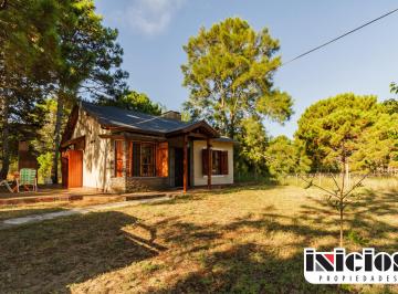 Casa de 4 ambientes, Nueva Atlantis · Chalet en Lote: Storni N°753 E/ Olmos y Castelli - Nueva Atlantis - C881