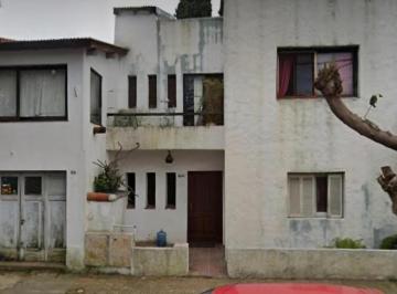 Casa · 194m² · 6 Ambientes · 1 Cochera · Casa a Remodelar Martinez