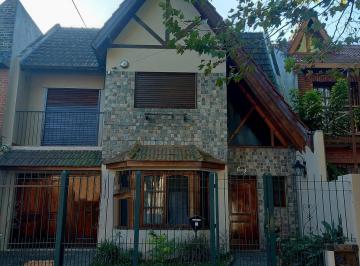Casa · 160m² · 4 Ambientes · 1 Cochera · Espectacular Chalet en 2 Plantas