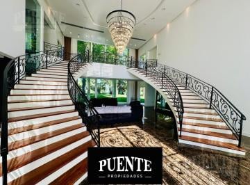 Casa · 700m² · 8 Ambientes · 2 Cocheras · Saint Thomas Este, en Doble Lote y a m del Ingreso!
