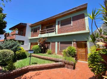 Casa de 4 ambientes, Morón · Casa en Venta con Amplio Jardín en Castelar - Dueño Financia Hasta 50%