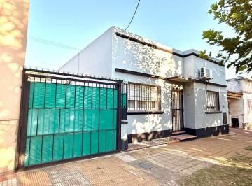 Casa · 102m² · 3 Ambientes · 1 Cochera · Casa - Lomas de Zamora Oeste