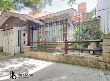 Casa · 173m² · 4 Ambientes · 1 Cochera · Casa de Estilo Mar del Plata en Zona La Perla