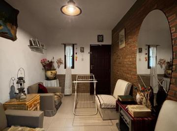 Casa · 160m² · 8 Ambientes · 1 Cochera · Casa en Barrio Feliciano Sarmiento