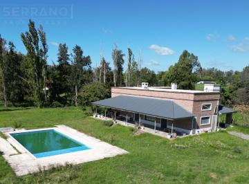 Casa · 166m² · 5 Ambientes · 2 Cocheras · Ldo Venta. Casa 5 Amb. Pileta. Lote 1 Ha Apta Crédito. Estancia Las Lilas. Luján