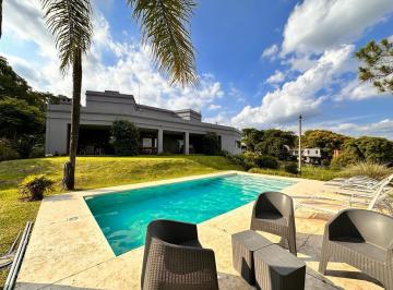 Casa · 549m² · 8 Ambientes · 2 Cocheras · Casa Categoría Premium de 4 Dorm. en Venta en Country La Arboleda