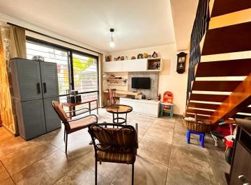 Casa · 72m² · 3 Ambientes · 1 Cochera · Precioso Dúplex de 2 Dorm. con Cochera en Venta, Zona Parque Guillermina