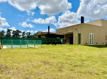 Casa · 95m² · 4 Ambientes · 1 Cochera · Casa 2 Dorm. en Country en Venta!