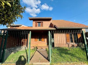 Casa · 200m² · 4 Ambientes · 2 Cocheras · Casa en Caisamar Apto Credito
