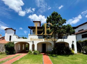 Casa · 210m² · 4 Ambientes · 3 Cocheras · Venta Casa en Aranjuez Country Club
