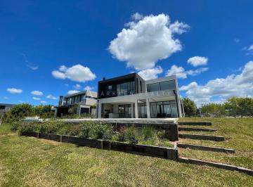 Casa · 233m² · 5 Ambientes · 2 Cocheras · Casa en Venta en Puertos del Lago