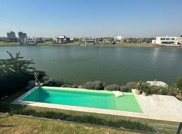 Casa · 370m² · 6 Ambientes · 1 Cochera · Casa en Alquiler en Lagos del Golf, El Golf, Nordelta