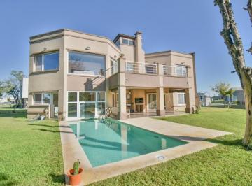 Casa · 255m² · 5 Ambientes · Casa en Greenville Polo & Resort
