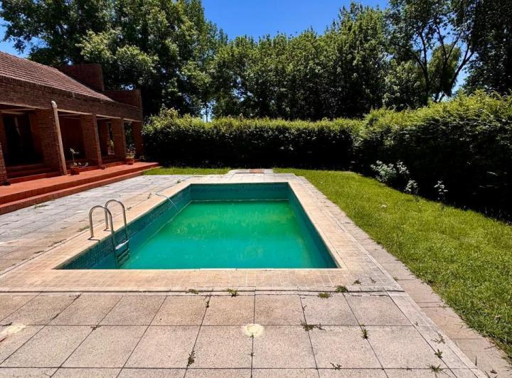 Quinta vacacional · 296m² · 5 Ambientes · 1 Cochera