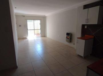 Departamento · 60m² · 3 Ambientes · Alquiler Departamento de 2 Dorm. con Patio