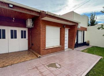 Casa · 100m² · 3 Ambientes · 3 Cocheras · Casa Alquiler Dos Dormis