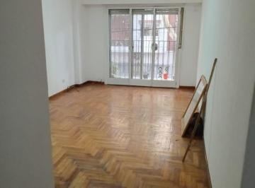 Departamento de 3 ambientes, Caballito · Alquiler 3 Ambientes con Patio en Caballito