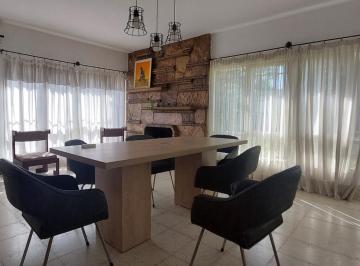 Casa · 160m² · 4 Ambientes · 1 Cochera · Venta Casa Cerro de Las Rosas