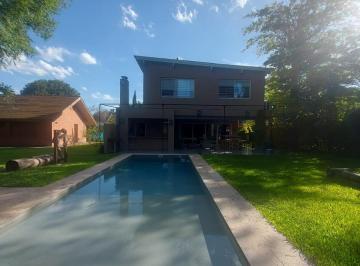 Casa · 180m² · 5 Ambientes · 2 Cocheras · Casa Moderna en Bella Vista con Pileta y Fondo Libre