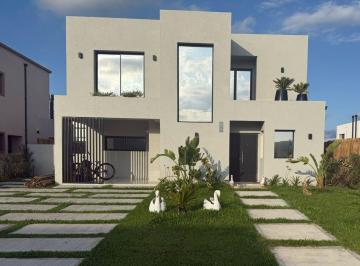 Casa · 210m² · 3 Ambientes · 1 Cochera · Casas en Alquiler en Vila Marina 2 Villanueva Tigr