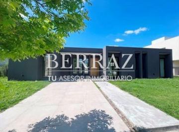 Casa · 187m² · 4 Ambientes · 2 Cocheras · Casa Venta 4 Ambientes en Haras de Santa María Molino Sur Escobar Lote 731,63 m²