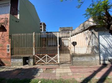 Casa · 90m² · 3 Ambientes · 1 Cochera · Casa Venta Wilde Permuta Menor Valor