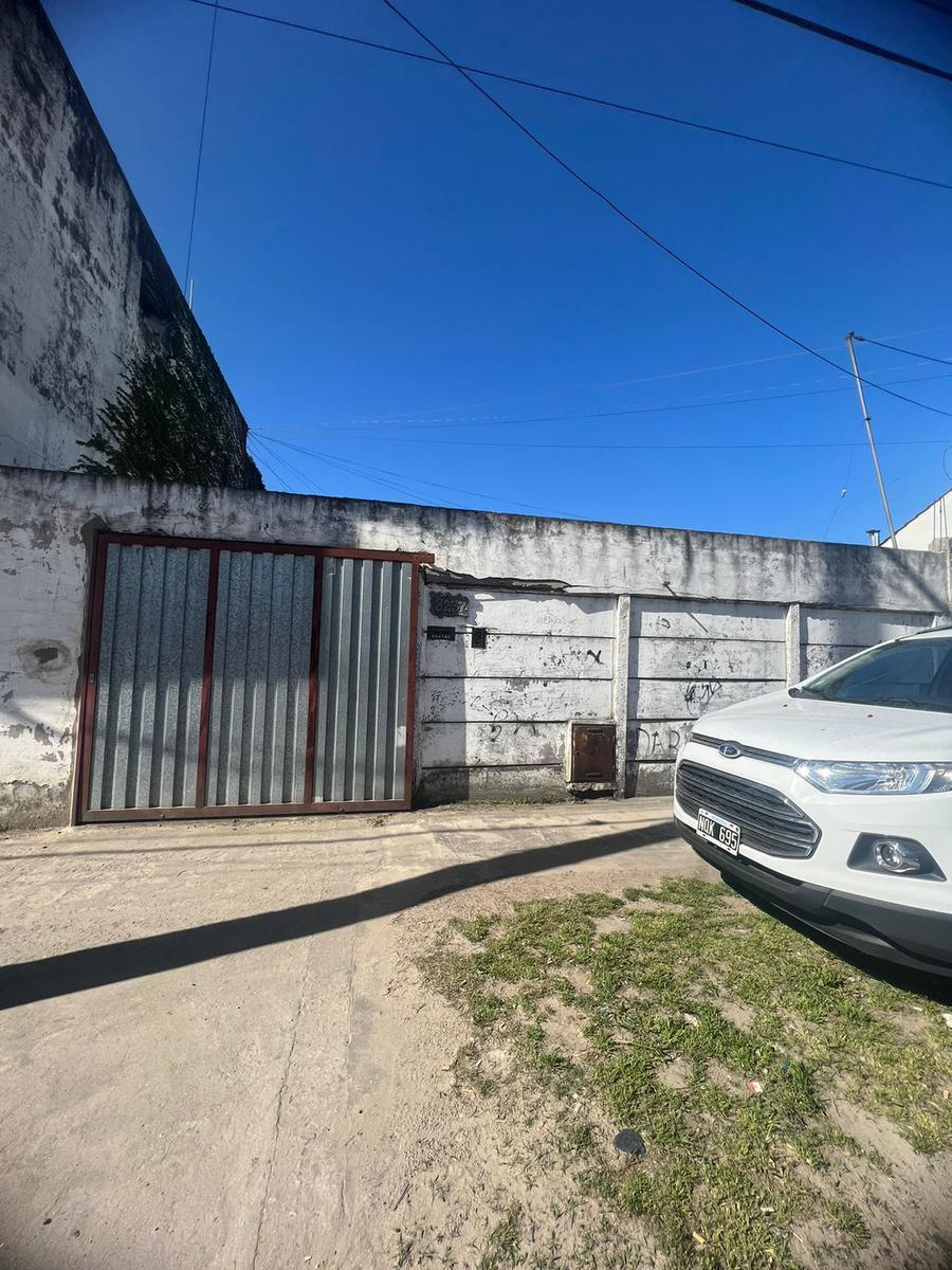 Casa 3 amb, 80m² en lote de 10x43, parque al frente y fondo