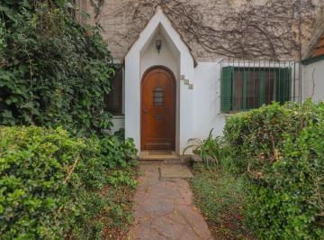 Casa · 256m² · 6 Ambientes · 1 Cochera · Casa en Vicente Lopez