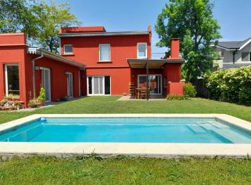Casa · 234m² · 4 Ambientes · 2 Cocheras · Venta Casa a Nueva en Santa Guadalupe!