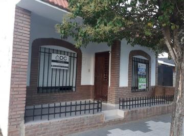 Casa de 5 ambientes, Río Tercero · Vendo Casa en Barrio Escuela.