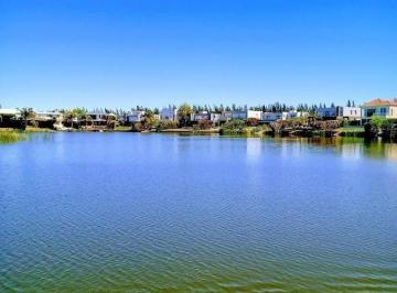 Casa · 350m² · 5 Ambientes · 2 Cocheras · Casa en Alquiler 4 Dorm. en Los Sauces, Nordelta, Tigre
