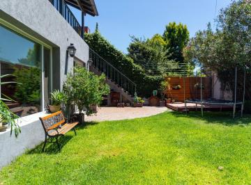 Casa · 274m² · 8 Ambientes · 2 Cocheras · Venta de Casa 8 Ambientes en Hurlingham con Piscina y Quincho