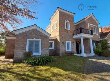 Casa de 9 ambientes, Pilar · Casa en Alquiler en Martindale 6 Dorm.