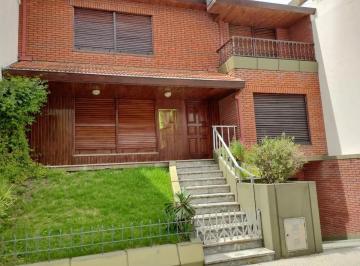 Casa · 267m² · 6 Ambientes · 3 Cocheras · Casa en Venta - 3 Dorm. 3 Baños - Cochera - 267 m² - Miramar