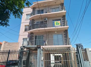 Departamento de 3 ambientes, Morón · Alquiler Depto. 3 Amb/ Cochera/ Patio con Piscina - Yacuzzi/ Villa Sarmiento
