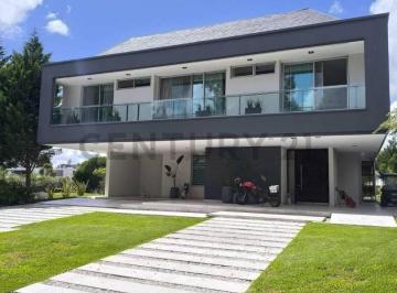 Casa · 343m² · 6 Ambientes · Exclusiva Casa en St Thomas Este Canning