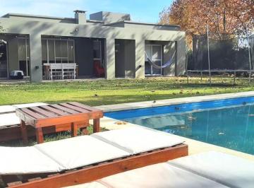 Casa · 139m² · 4 Ambientes · 1 Cochera · El Recodo, Casa en Venta Lote Central, Apto Credito