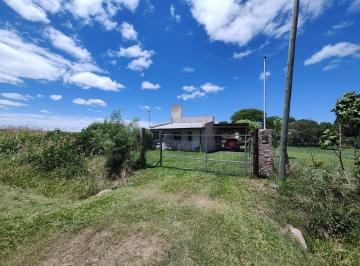 Casa de 2 ambientes, Aldea Brasilera · Casa en Aldea Brasilera Cercana a Ruta 11 con Pileta Lindando con Campo