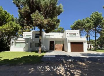 RLB-RLB-102_2 · Casa 6 Ambientes 5 Dorm. Barrio Alamos II