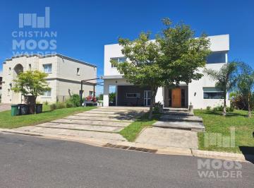 Casa · 306m² · 6 Ambientes · 3 Cocheras · Casa Amoblada en Alquiler en Ceibos, Puertos del Lago