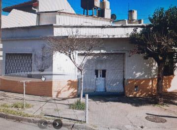 PH de 3 ambientes, Morón · PH de 3 Ambientes Sobre Esquina a 2 Cuadras de Av Hipólito Yrigoyen en Morón