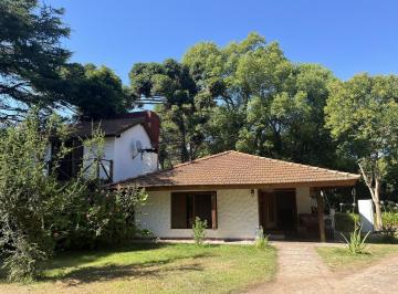 Quinta vacacional · 140m² · 6 Ambientes · 2 Cocheras · Casa con Pileta y Parque Arbolado