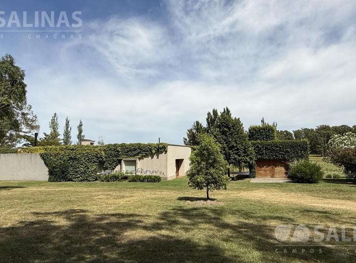 Casa · 318m² · 6 Ambientes · 1 Cochera