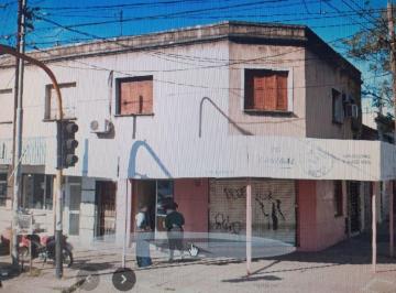 Departamento de 3 ambientes, Morón · Departamento de Tres Ambientes en Planta Alta en Esquina de Morón
