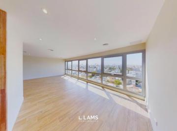 Oficina comercial · 110m² · Oficina de Piso Completo en Alquiler - en El Excelente Entorno del Barrio Chauvin