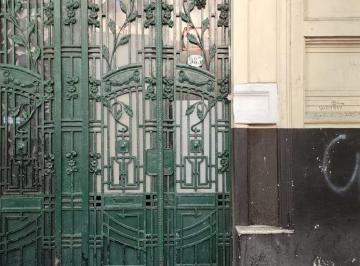 Casa de 13 ambientes, Balvanera · Pequeña Mansión Histórica con 10 Dorm. 2 Cocinas y 3 Baños en Caba