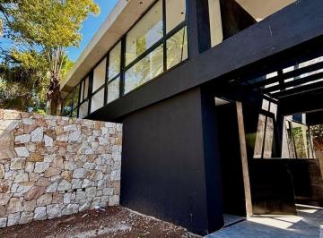 Casa · 89m² · 5 Ambientes · 1 Cochera · Duplex en Venta en City Bell de 3 Dorm. en 21 Entre 467 y 471