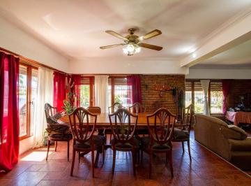 Casa · 204m² · 4 Ambientes · 1 Cochera · Venta Casa 4 Amb Lopez de Gomara Cochera Apta Cred