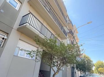 Departamento · 65m² · 3 Ambientes · 1 Cochera · Depto 3 Amb Reciclado con Cochera en Chauvin