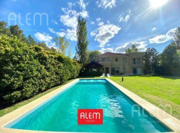 Casa · 200m² · 5 Ambientes · 2 Cocheras · Casa en Alquiler en Echeverría del Lago, Canning